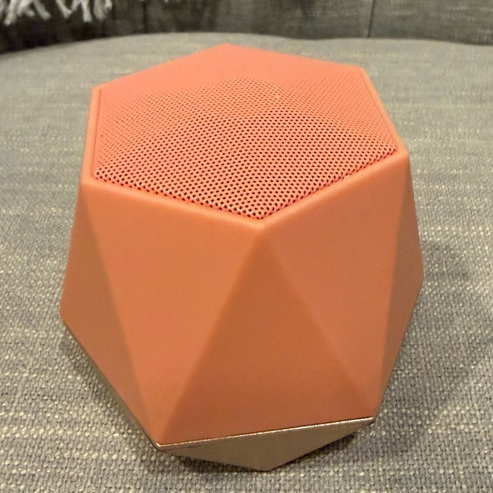 ⛱️Nanette Lepore - Peach & Gold Jewel Bluetooth Speaker - OS